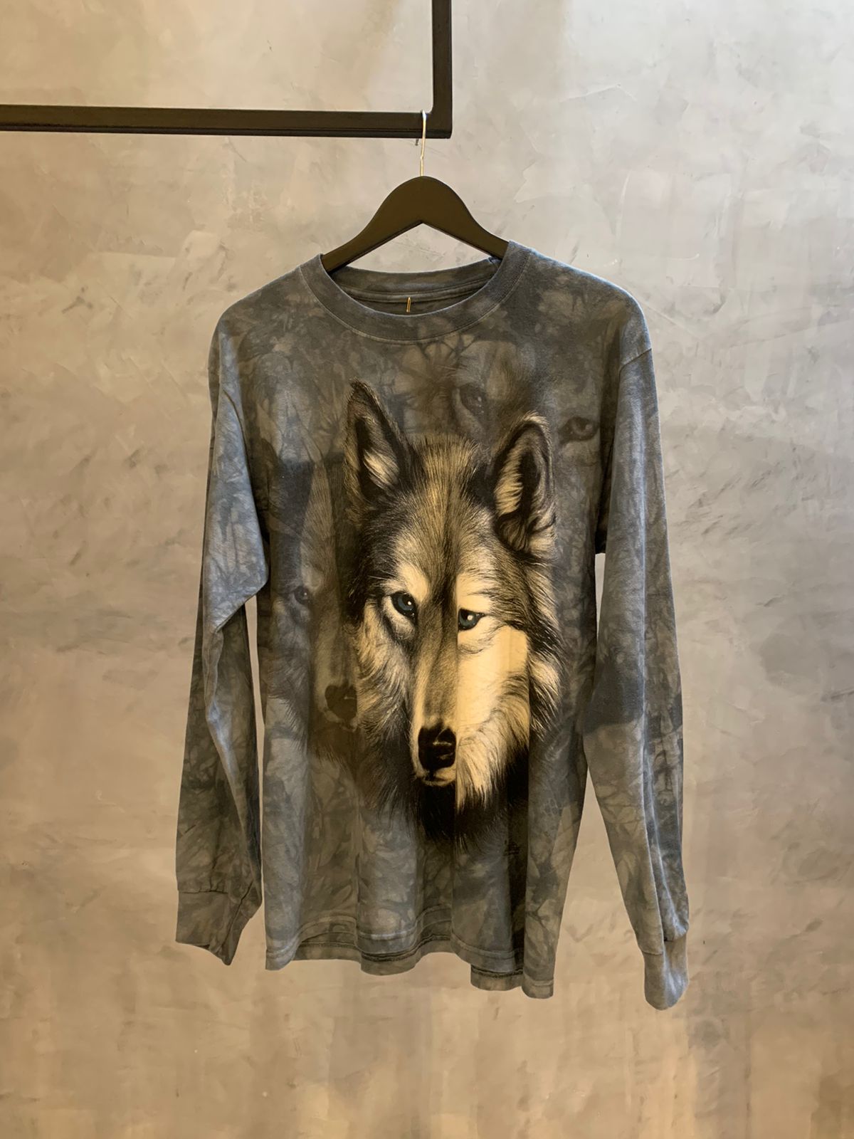 Long sleeve 90s tee