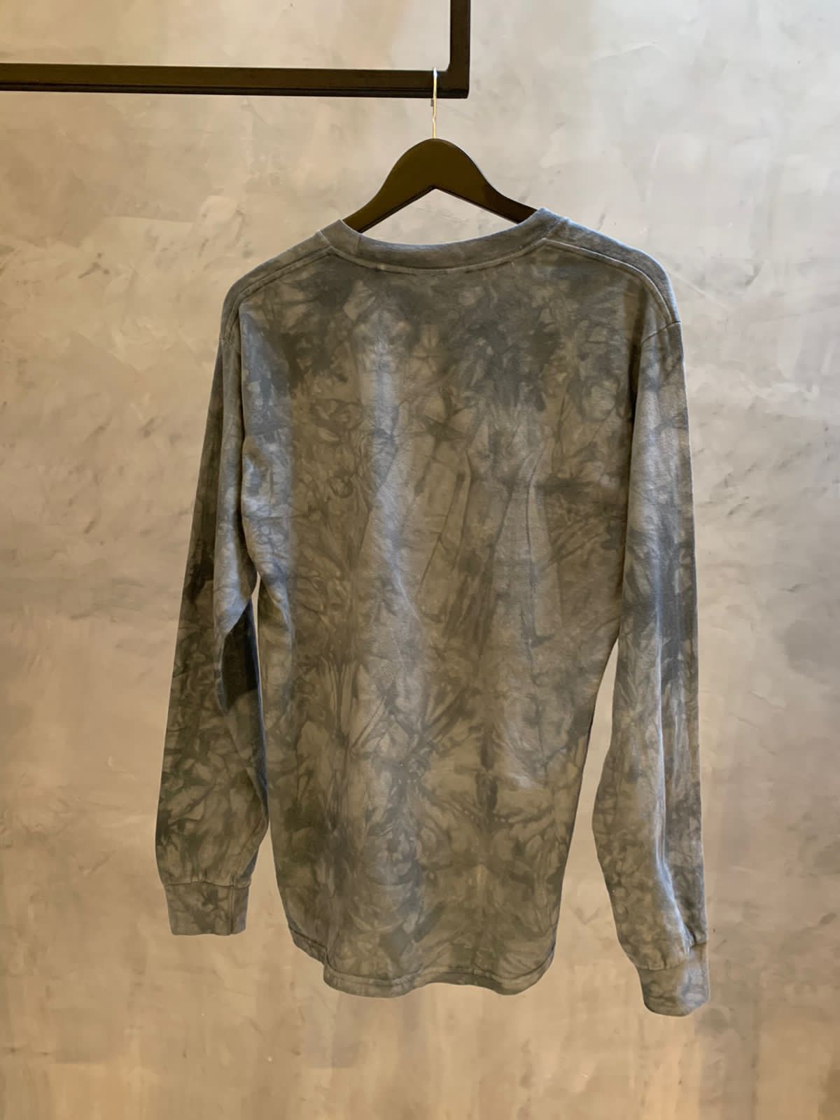 Long sleeve 90s tee