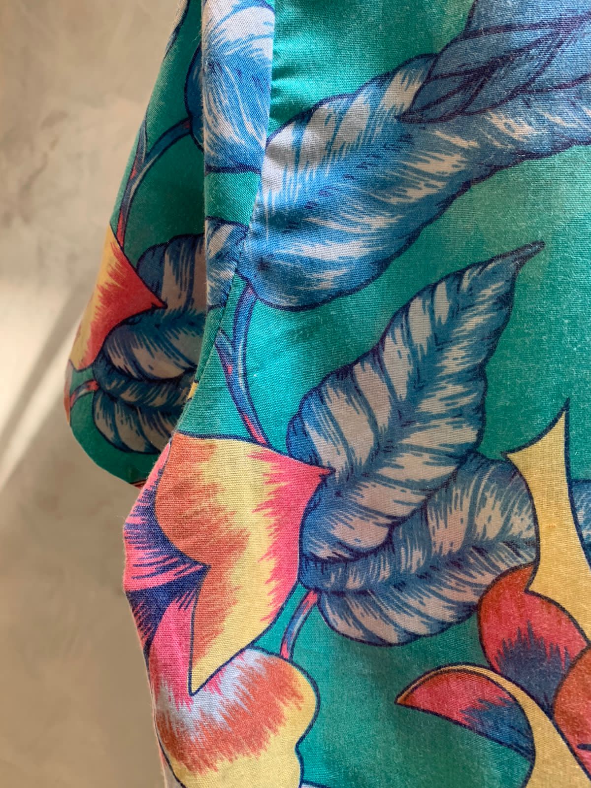 Ligth Hawaiian button up blouse